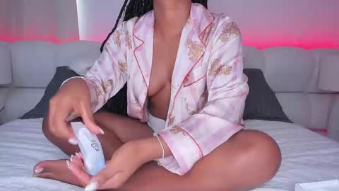 Snapshot of belkis_mills chatting on February 25, 6:01 pm Belkis online show from February 25, 6:01 pm