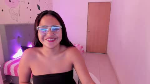 bella_jadee online show from March 25, 3:01 am