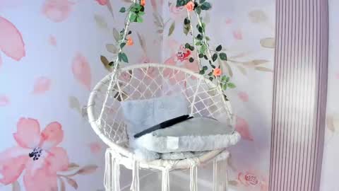 Mia online show from September 13, 4:59 pm