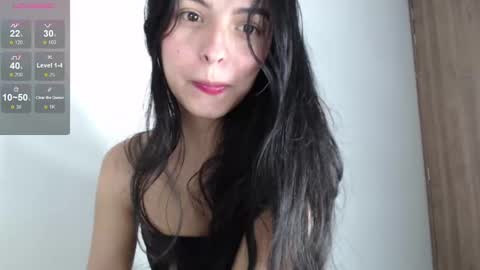 Snapshot of bella_musee chatting on December 21, 12:53 am online show from December 21, 12:53 am
