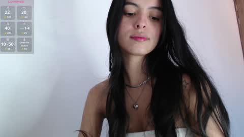 Snapshot of bella_musee chatting on January 22, 9:00 pm online show from January 22, 9:00 pm