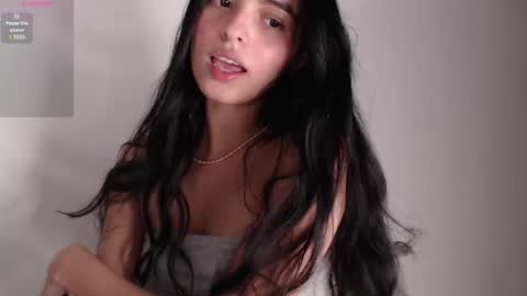 Snapshot of bella_musee chatting on February 22, 1:11 am online show from February 22, 1:11 am