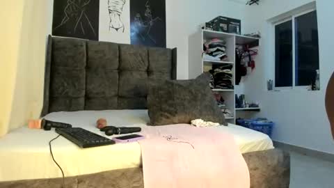 Bella sweetpea online show from February 13, 2:02 am