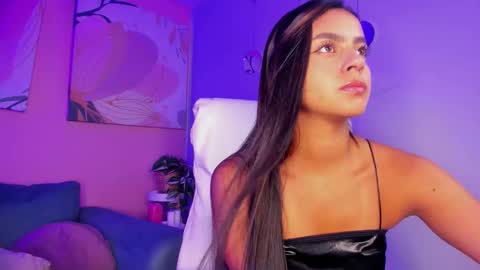 Snapshot of bella_walker_ chatting on September 18, 9:35 pm BELLA online show from September 18, 9:35 pm