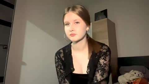 bellamore090 online show from April 29, 4:20 pm