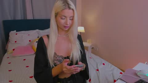 Bella online show from May 29, 1:20 pm