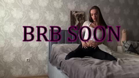 bellaparker_ online show from September 16, 10:45 am