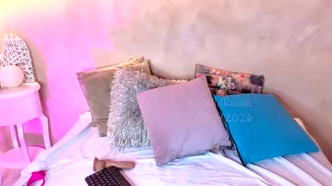 bellarooux online show from May 29, 12:47 pm