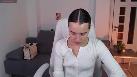 Snapshot of bellla_haddid chatting on October 15, 1:08 am Bella online show from October 15, 1:08 am