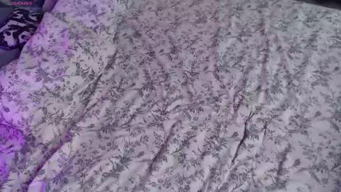 Snapshot of bellla_haddid chatting on October 16, 1:19 am Bella online show from October 16, 1:19 am