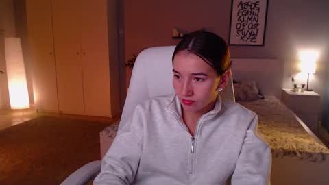 Snapshot of bellla_haddid chatting on October 12, 1:08 am Bella online show from October 12, 1:08 am