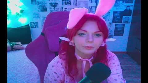 Snapshot of berriekitten chatting on October 8, 7:40 pm BerrieKitten online show from October 8, 7:40 pm