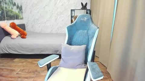 Im Lola online show from September 11, 11:21 am