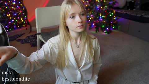 Snapshot of bestblondiiecb chatting on January 10, 5:24 pm Chloe Next stream on Friday online show from January 10, 5:24 pm