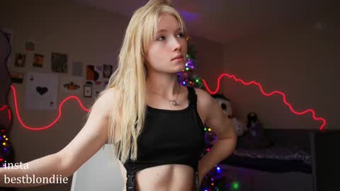 Snapshot of bestblondiiecb chatting on December 29, 5:33 pm Chloe Next stream on Friday online show from December 29, 5:33 pm