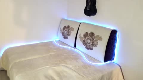 Betty online show from December 4, 6:28 pm