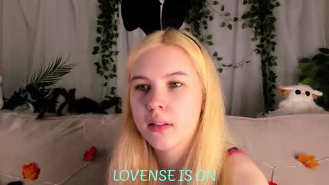 Eliz online show from October 21, 1:31 am