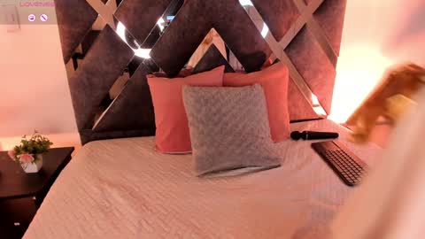  B I A N C A  online show from February 7, 12:06 pm