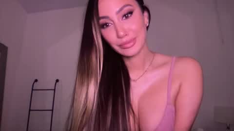 Bianca Santos online show from April 4, 2:43 am