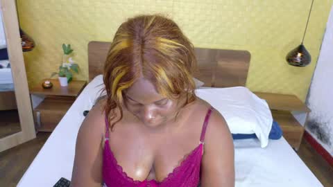 bigroundbooty_ online show from April 6, 9:05 pm