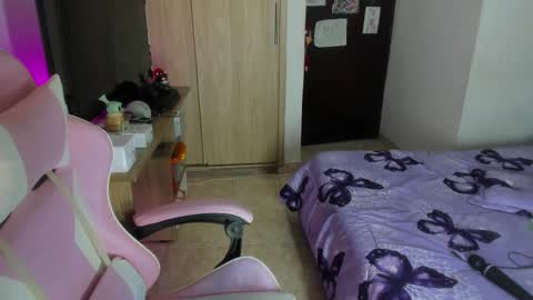 Snapshot of bigsquirtcharlotte chatting on September 15, 11:12 pm ISABELLA online show from September 15, 11:12 pm