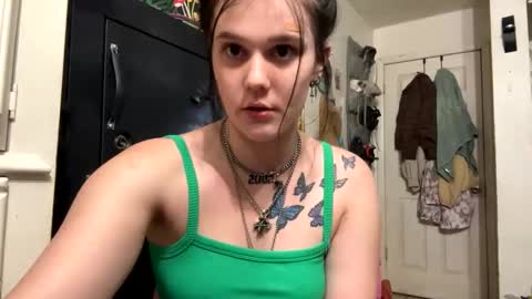 bitchesinthebasement online show from January 11, 9:57 am