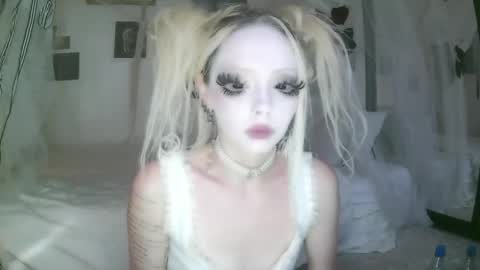 vampire fang  online show from April 8, 5:48 pm