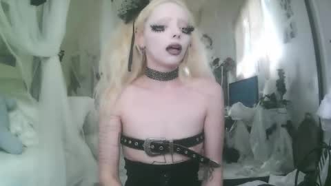 vampire fang  online show from November 21, 8:22 pm