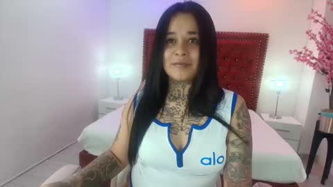 Snapshot of black_roseee chatting on October 2, 4:39 am Rousse online show from October 2, 4:39 am