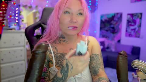 Alice online show from December 12, 6:53 pm