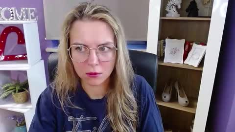 Z O E Y online show from October 29, 5:45 am