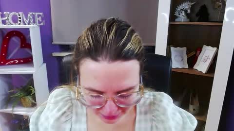 Z O E Y online show from January 16, 6:31 am