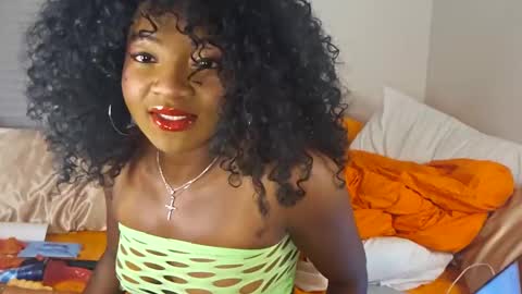 Snapshot of bliss_vixen chatting on October 11, 6:40 am bliss_vixen online show from October 11, 6:40 am