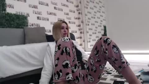 Snapshot of blonddaiana23 chatting on January 29, 1:48 am blonddaiana23 online show from January 29, 1:48 am