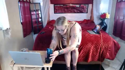 BlondeBeauty19 online show from November 24, 8:22 pm