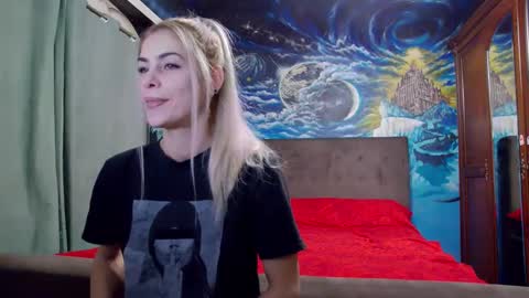 Snapshot of blonde4pasion chatting on January 21, 5:51 pm blonde4pasion online show from January 21, 5:51 pm