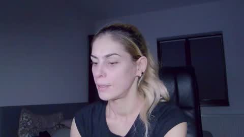 Snapshot of blonde4pasion chatting on December 7, 7:10 pm blonde4pasion online show from December 7, 7:10 pm
