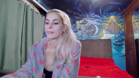 Snapshot of blonde4pasion chatting on January 16, 8:46 pm blonde4pasion online show from January 16, 8:46 pm