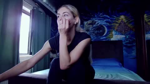 Snapshot of blonde4pasion chatting on September 12, 5:41 am blonde4pasion online show from September 12, 5:41 am