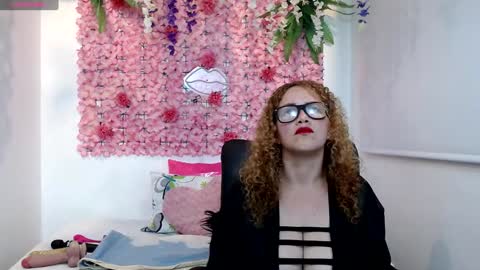 blonde_squirt_ online show from January 31, 3:52 am