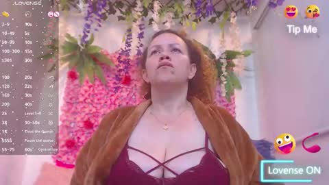 blonde_squirt_ online show from January 18, 11:39 am