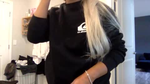 Snapshot of blondebunnyx1 chatting on January 16, 7:20 pm Blondebunnyx1 online show from January 16, 7:20 pm