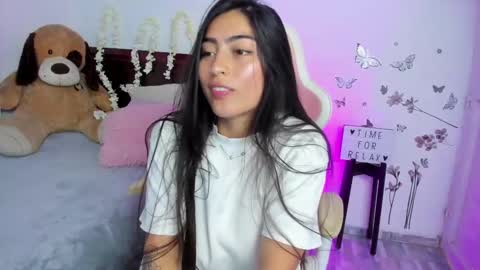 Snapshot of blue_petite chatting on March 5, 5:18 pm Linda online show from March 5, 5:18 pm