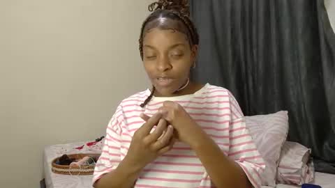 Tee online show from April 8, 3:03 pm