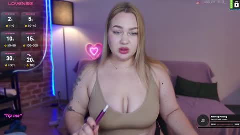 Snapshot of bodylina chatting on December 6, 10:07 pm Lina online show from December 6, 10:07 pm