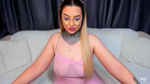 Amy online show from November 18, 6:09 pm