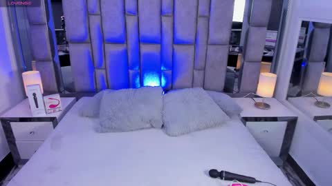 bonet_iris online show from March 26, 7:26 pm