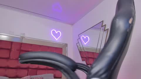Snapshot of bonniecute_ chatting on January 30, 11:33 am online show from January 30, 11:33 am