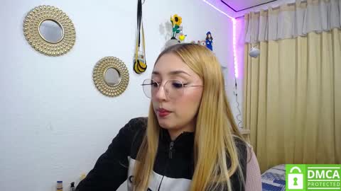 Snapshot of bonny_clyde_xx_ chatting on February 18, 6:15 am Soffy Brooks Independent model online show from February 18, 6:15 am