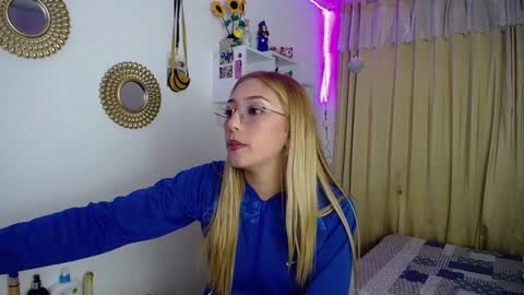 Snapshot of bonny_clyde_xx_ chatting on January 4, 4:12 am Soffy Brooks Independent model online show from January 4, 4:12 am